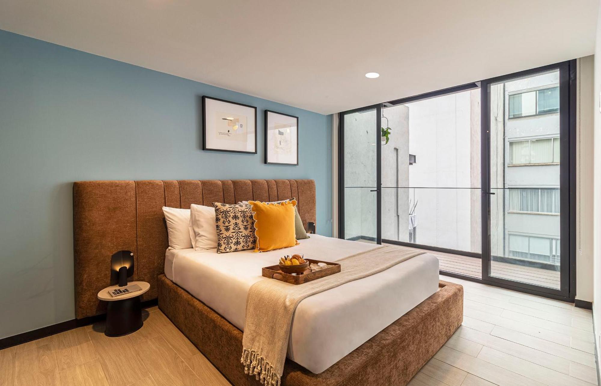 Three bedroom deluxe apartment with balcony